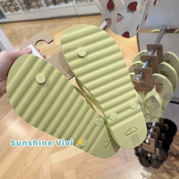 NWT Coach Zayn Flip Flop With Fruit Print Lemon CAR23 Light Khaki US 5 - Picture 3 of 8